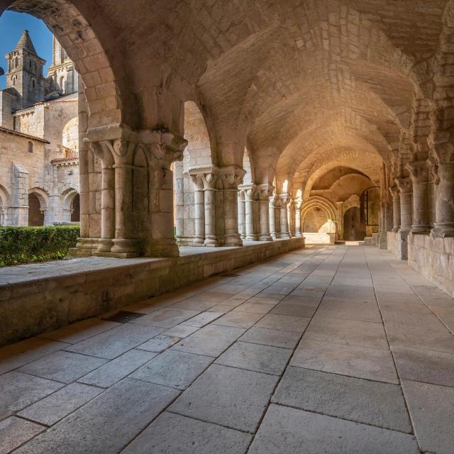 Nieul-sur-l'Autise et Abbaye, Petite Cité de Caractère en Vendée