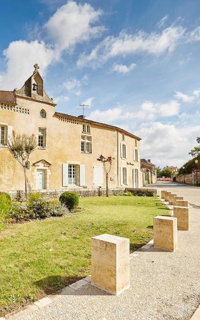 Nieul-sur-l-Autise-petite-cite-de-caractere-vendee-85-1.jpg