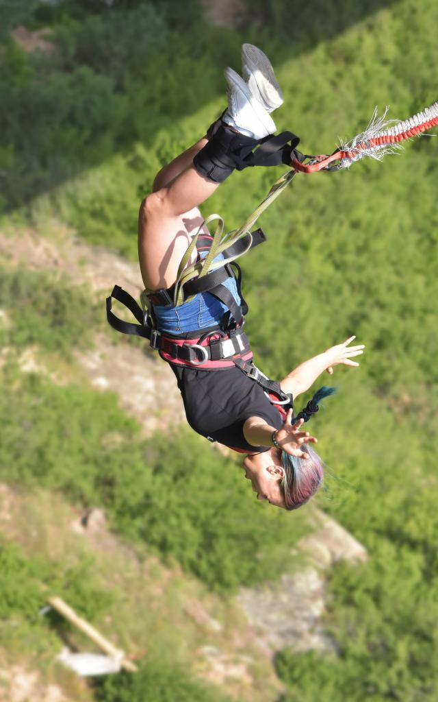 Bungee jumps, extreme and fun sport.